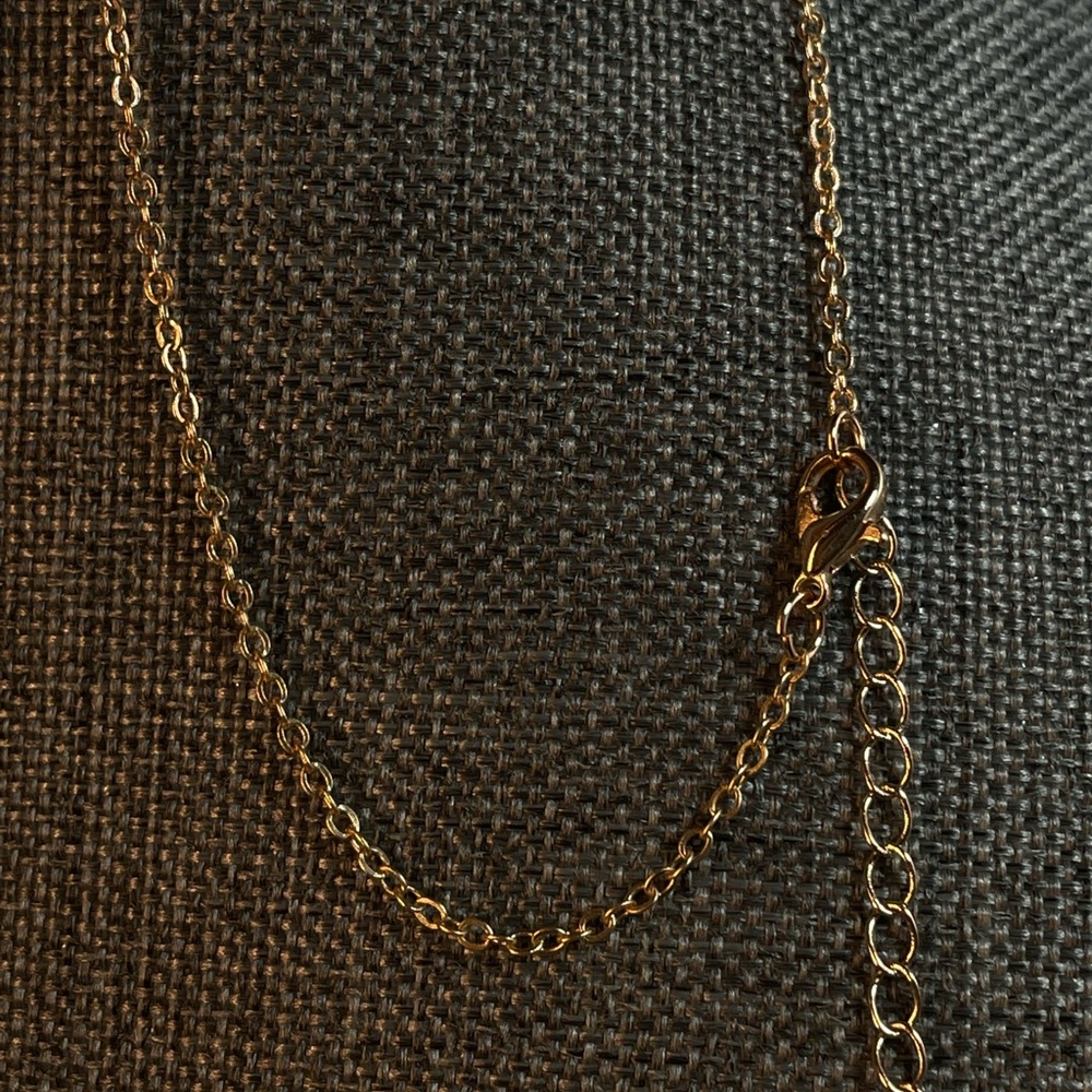 Alpha Coin Necklace - Letter R in Gold - Picture 8 of 8